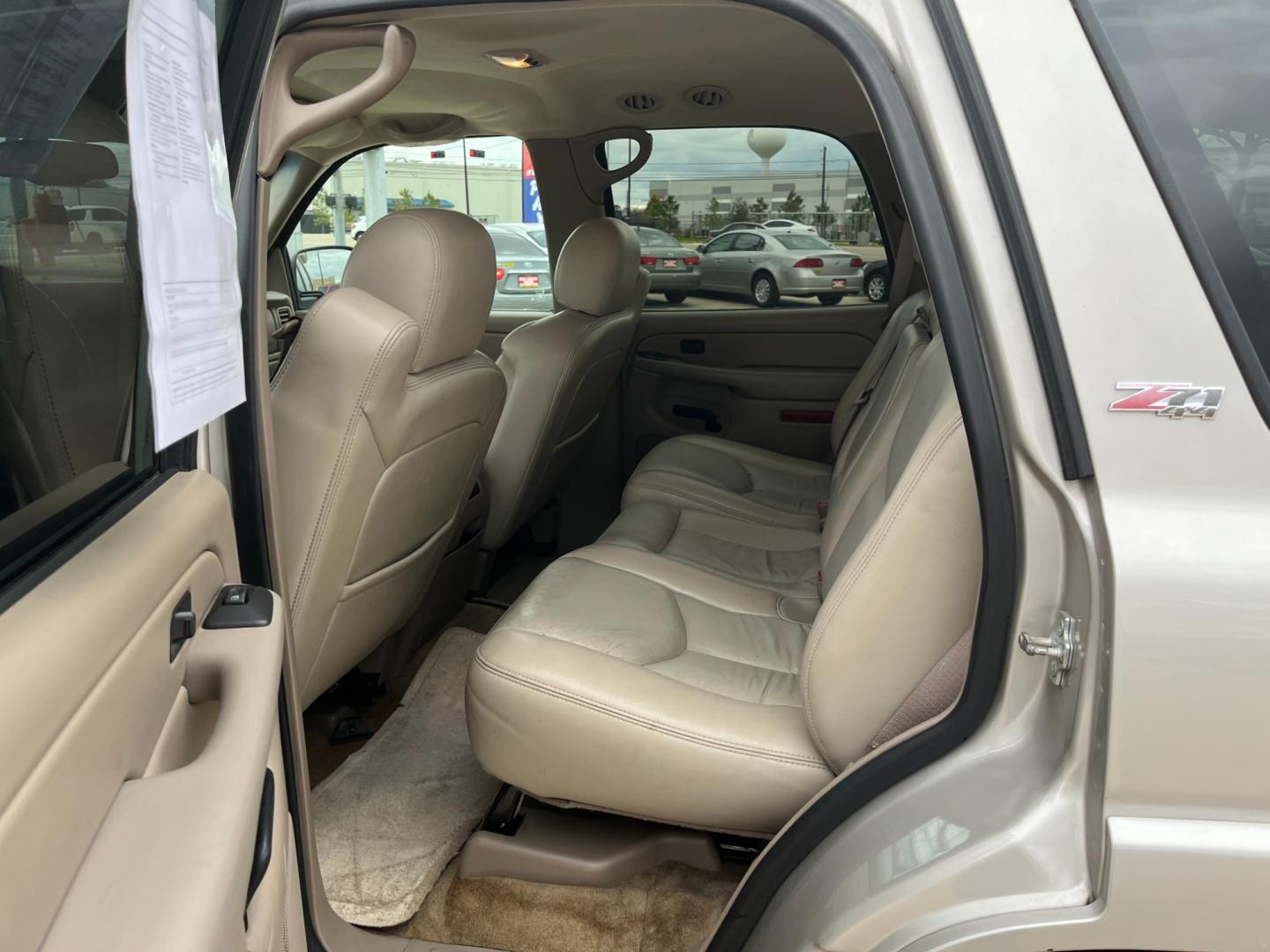 2006 SILVER /gray Chevrolet Tahoe 4WD (1GNEK13T76R) with an 5.3L V8 OHV 16V engine, 4-Speed Automatic Overdrive transmission, located at 14700 Tomball Parkway 249, Houston, TX, 77086, (281) 444-2200, 29.928619, -95.504074 - Photo#9